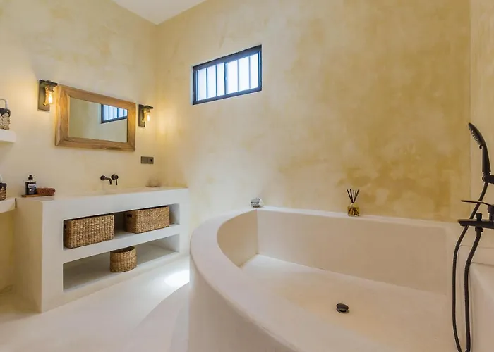 Saleya With Jacuzzi Villa *