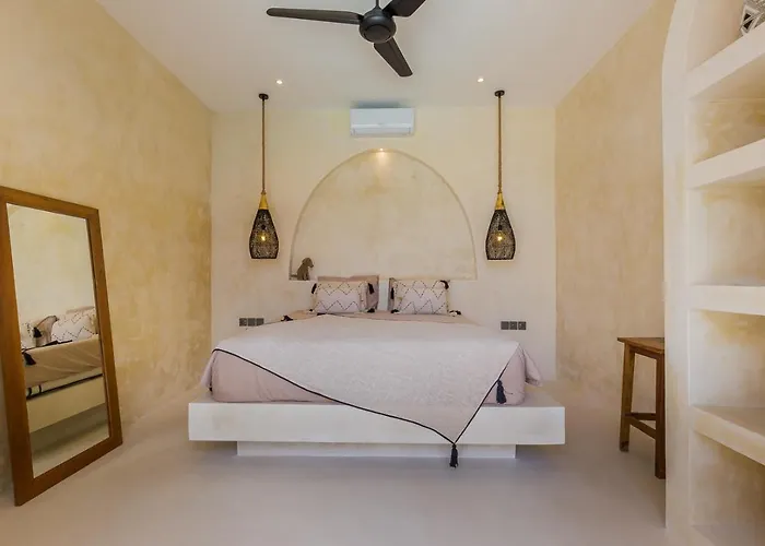 Saleya With Jacuzzi Villa