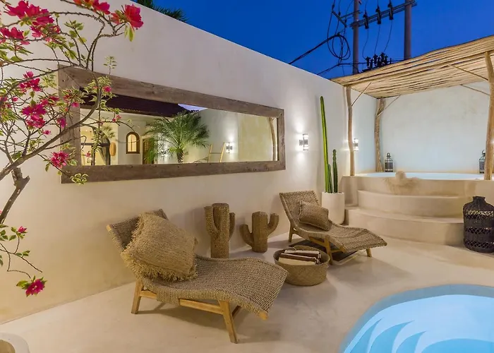 Saleya With Jacuzzi Villa