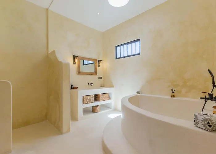 Saleya With Jacuzzi