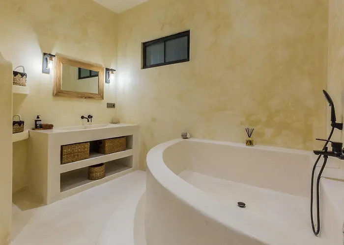 Villa Saleya With Jacuzzi Canggu